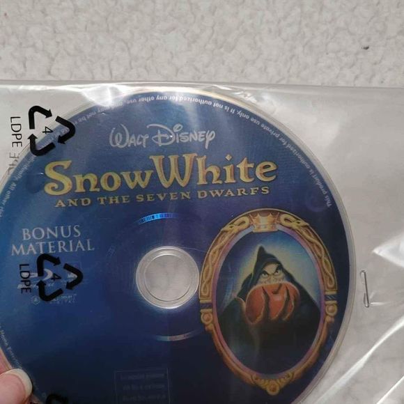Snow white DVD AND Bonus Material Dvd Used - Picture 3 of 5